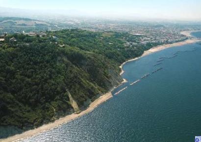 Luftbild von Gabicce Mare mit Blick auf den Gabicce Monde